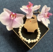 Bransoletka kremowa biała krzyżyk krzyż I komunia Dzień Matki