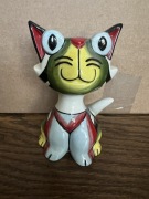 Lorna Bailey kot “Goggles' the cat”