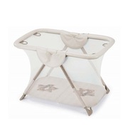 Zadbany kojec dla dzieci włoskiej firmy CAM