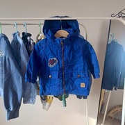 Kurtka kurteczka niebieska z kapturem 80 ocieplana polarem na zamek jesień