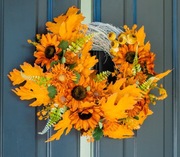 Jesienny wianek na drzwi z kwiatami i liśćmi rękodzieło 45 cm