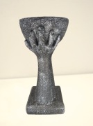 Figura Dekoracyjna - Misa na Rękach (Royalcore)