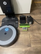 iRobot Roomba i5+ wraz ze stacją CleanBase - sprawny