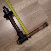 Śruba z nakrętką i pokrętłem do stołu stolarskiego śr.32mm dł 32cm