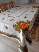 Lniany obrus w kwiaty