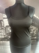 Czarny podkoszulek top basic S