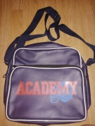 Śliczna torba na ramię, chłopienca. 