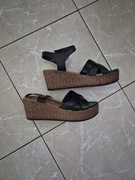 Sandały na koturnie Lasocki