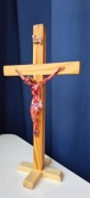 Krzyż pasyjny drewniany z figurką Jezusa 