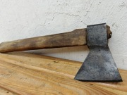 Stara mini siekiera 300g. Trzonek kiepski 