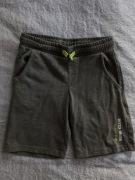 Zielone khaki krótkie spodenki szorty dresowe Pocopiano 140