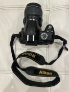 Nikon DSLR z obiektywem AF-S DX Nikkor 18-55mm f/3.5-5.6.