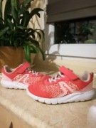Lekkie adidasy o rozmiarze 35 marki Decathlon