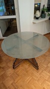 Okrągły stół ze szklanym blatem