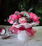 Flower Box Różowy – Kwiaty z Masy Glicerynowej i Bibuły, Rękodzieło