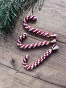 Ozdoby świąteczne z makramy – cukrowe laski handmade