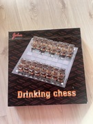 Imprezowe szachy - szklane kieliszki i szachownica - podstawka