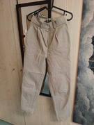 Bieżowe klasyczne spodnie – must-have w szafie