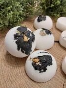 Kula do kąpieli, handmade, białe kwiaty z malwą 