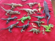Na sprzedaż wyjątkowa kolekcja oryginalnych figurek dinozaurów.
