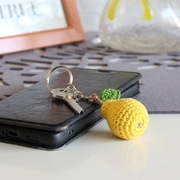 Brelok szydełkowy Gruszka żółta do kluczy