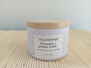 Świeca sojowa o zapachu piwonia i piżmo białe 