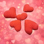 Walentynkowe szydełkowe serduszka - breloczki - zestaw 5 sztuk