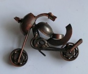 Ciekawy metalowy model motoru