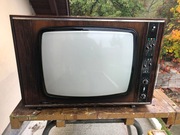 Stary telewizor kolorowy Rubin