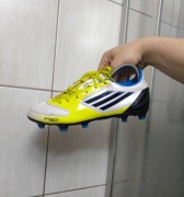 Żółto-białe buty 40 Adidas piłkarskie marki Adidas, model F10. Wykonane z m