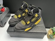 Nike Air Jordan 4 „Thunder”