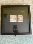 Obraz 21 wieku z plikiem pieniędzy