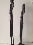 DWIE STARE RZEZBY Z HEBANU ..AFRYKA ..42 CM .38 CM .. !!