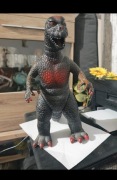 Stara figurka godzilla dor mei