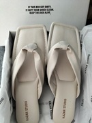 Skórzane śmietankowe klapki mule japonki Kazar studio 