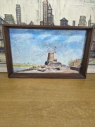 Obraz vintage – wiatrak nad morzem, sygnowany R.B., w drewnianej ramie