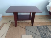 stolik koloru mahoń