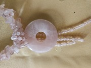 Naszyjnik różowy kwarc z okrągłym wisiorkiem