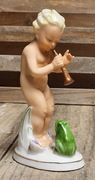 Putto z żabą figurka