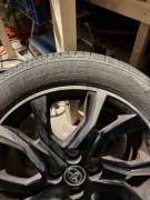 Alufelgi 16 cali czarne z czujnikami Toyota Yaris z oponami zimowymi gratis
