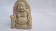 Figurka z kamienia mydlanego-usmiechniety Budda