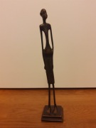 Smukła figurka metalowa styl etniczny