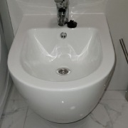 Bidet że stelażem w komplecie