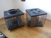 2 stojaki obrotowe na kasety magnetofonowe ZOBACZ