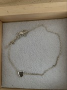 BRANSOLETKA SHEIN NA STOPĘ kolor srebra i serduszko 29 cm