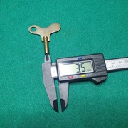 Stary kluczyk do mechanizmu zegara=3,5 X 3,5 mm.