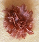 kwiat ozdobny  materiałowy z gumką  broszka wpinka