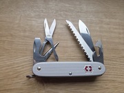 Sprzedam scyzoryk Victorinox 0.8271.26 Farmer X, silver Alox, 93 mm