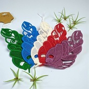 Haftowana zakładka do książki - pióro