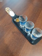 Deska do kieliszków do podawania shotów. Prezent na 18-tkę.  